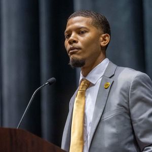 Meet your Posher, De'voski